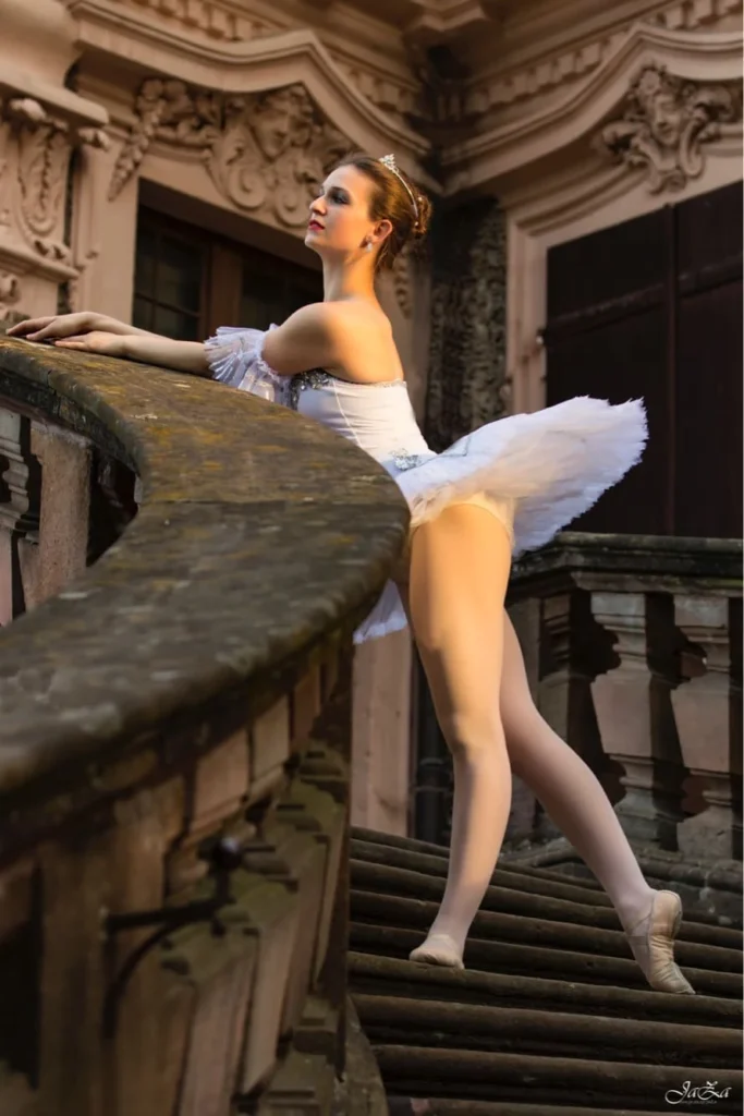 francesca luisa pospisil ballett schlosstreppe abendlicht