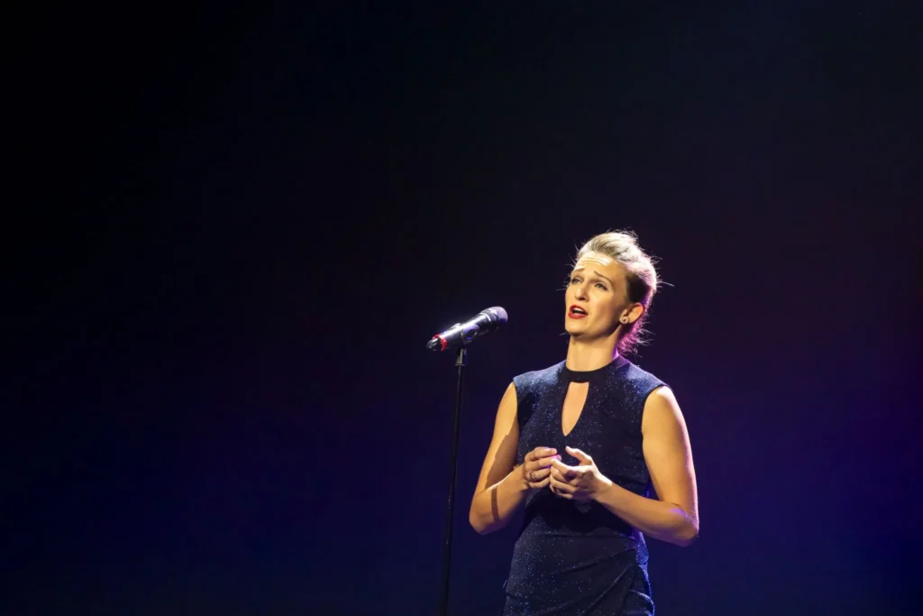 francesca luisa pospisil crew show mein schiff gesang querformat
